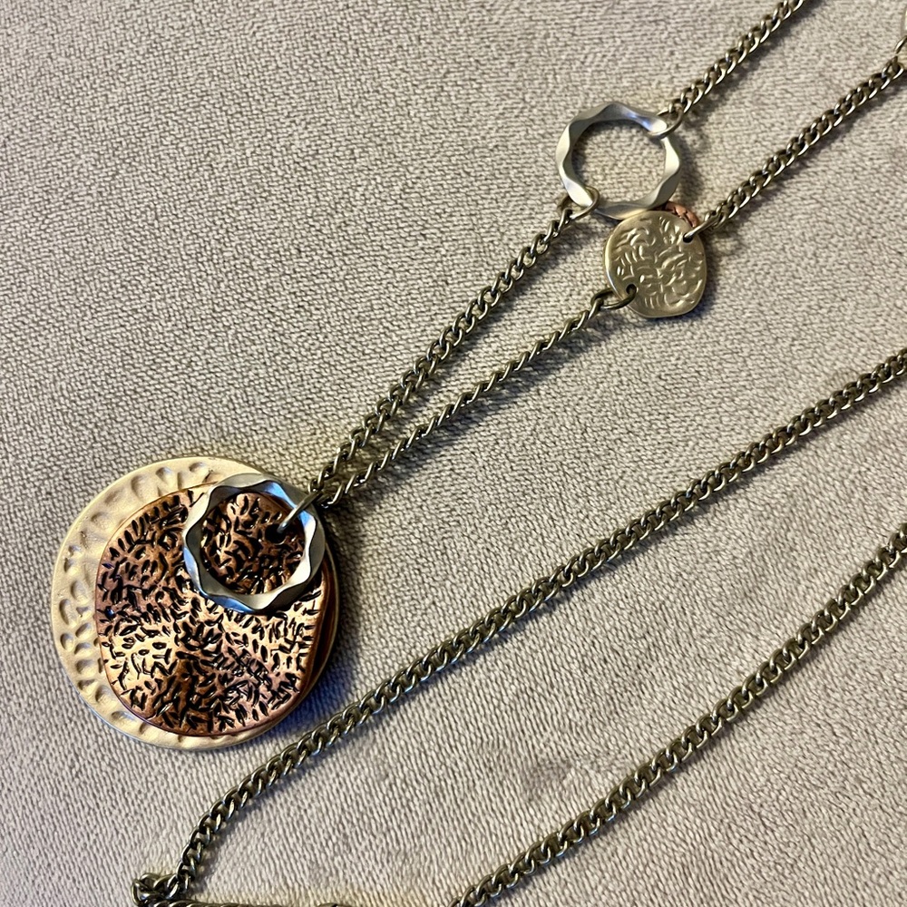 Elegant Silver and Gold Pendant Necklace